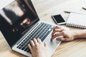 Read more about the article Har du ikke råd til at give ham en ny bærbar computer, så overvej om en brugt er løsningen
